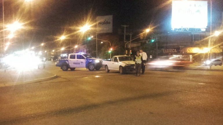 Un motociclista herido al chocar contra una camioneta en Ruta 22