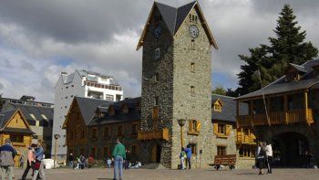 municipales a las pinas en pleno centro: uno termino apunalado municipales a las pinas en pleno centro: uno termino apunalado