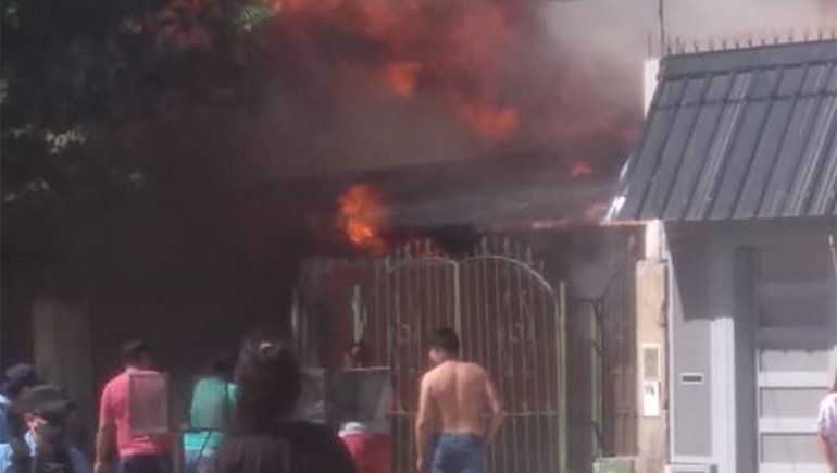 Tensión en barrio San Lorenzo: volvieron a prender fuego a la casa del sospechoso