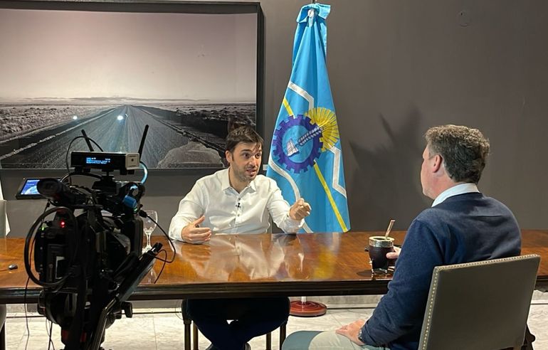 El gobernador de Chubut, Ignacio Torres, en la entrevista con Canal 12 de Trelew en la que habló del nuevo plan de trasladar la Capital Federal a la Patagonia. El gobernador de Chubut, Ignacio Torres, en la entrevista con Canal 12 de Trelew en la que habló del nuevo plan de trasladar la Capital Federal a la Patagonia. 