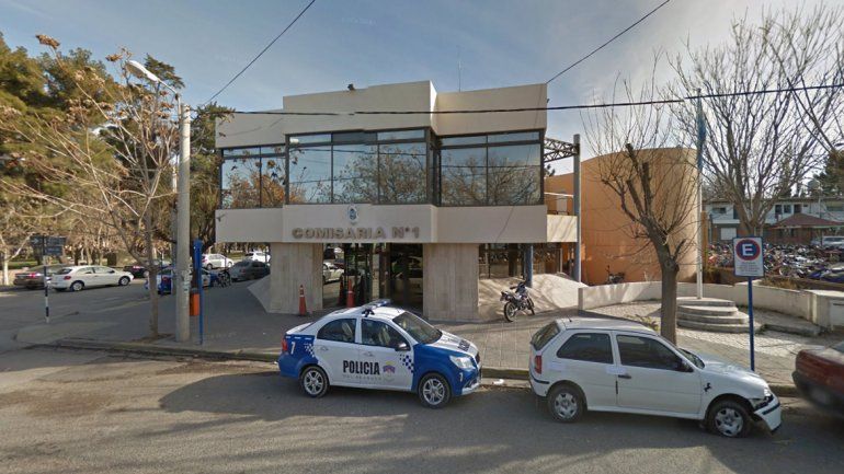 Pibes de Neuquén y Cipolletti, a las piñas en el Alto