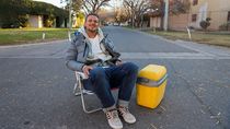 Nicolás Mandelli en la calle Palpalá recordando la historia de Palpadance / Foto