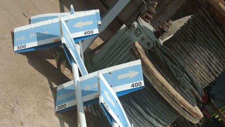 Centenario: destrozaron cartelería en pleno casco viejo