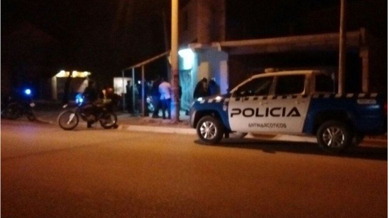 Quiso evadir un control policial y lo atraparon con 10 envoltorios de cocaína