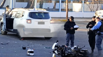 El motociclista chocó contra la camioneta de un concejal de Cutral Co. / Foto Gentileza La Voz Neuquén