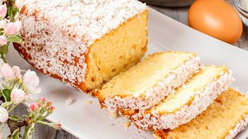 Budín de coco sin harina, con solo 5 ingredientes: la receta rapidísima e ideal para el mate Budín de coco sin harina, con solo 5 ingredientes: la receta rapidísima e ideal para el mate