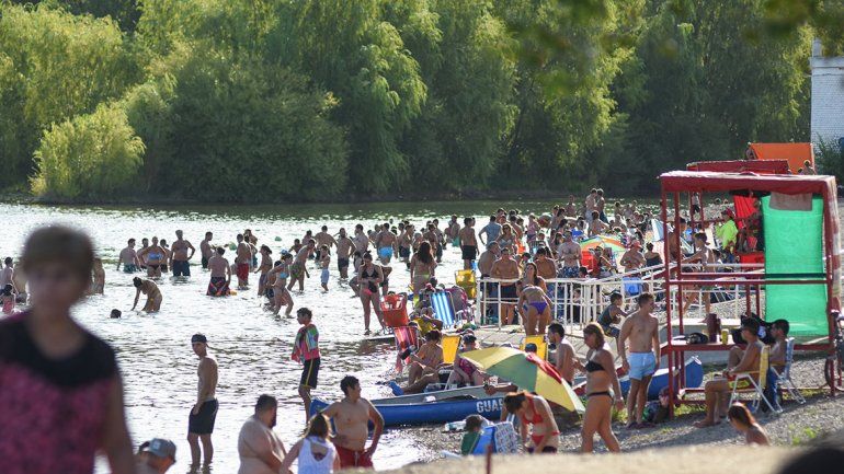 Otra vez el río fue el refugio elegido contra el calor