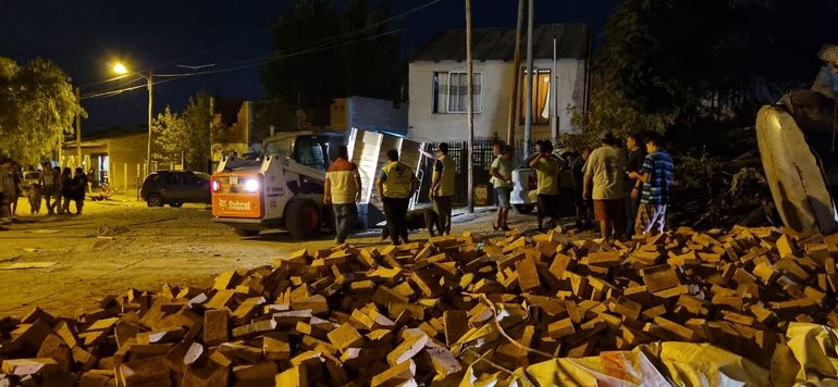 Así fue el operativo de limpieza tras el vuelco del camión