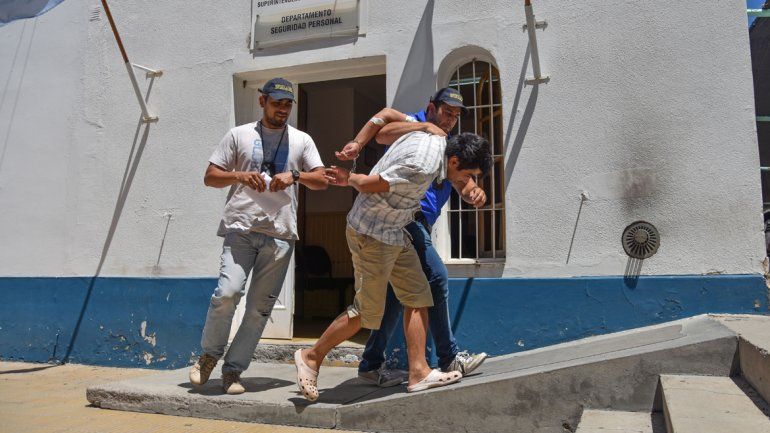 Se trata del gigoló que explotaba a un trapito y le sacaba la recaudación.