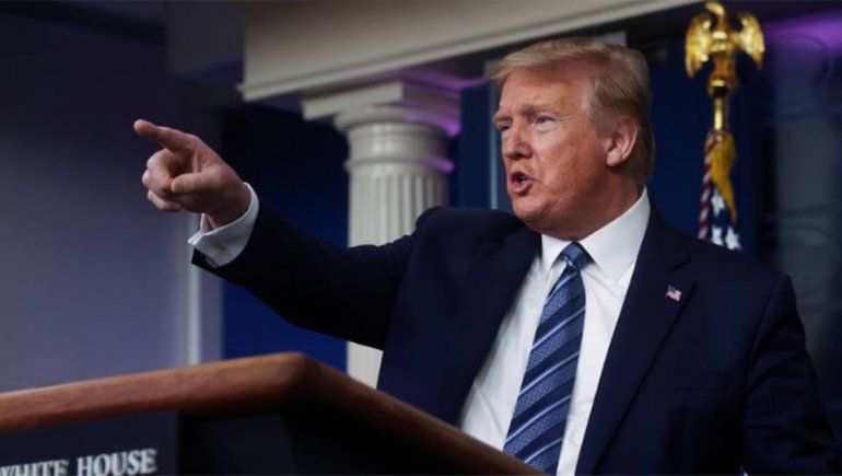 Trump firmó la orden que suspende la inmigración permanente a EEUU durante 60 días