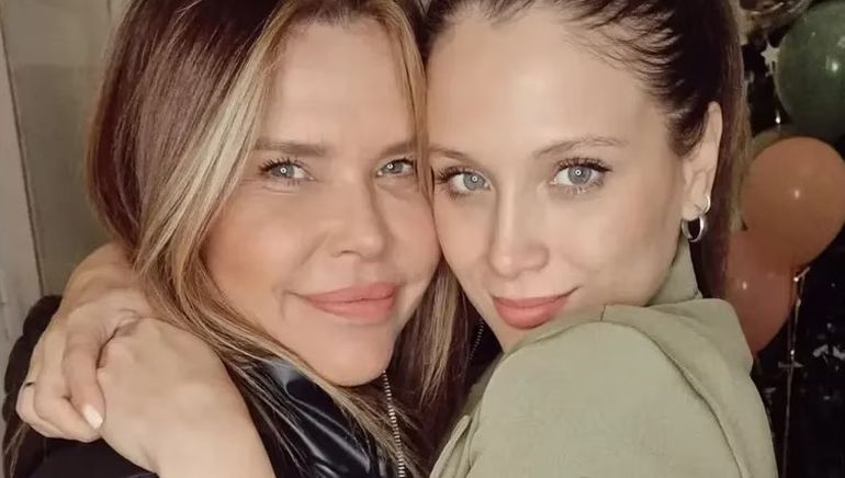 La terapia de vidas pasadas le reveló a Nazarena Vélez un increíble vínculo con su hija Barbie. La terapia de vidas pasadas le reveló a Nazarena Vélez un increíble vínculo con su hija Barbie.