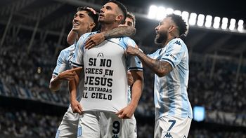 otro milagro de maravilla martinez, que volvio a jugar lesionado y metio un doblete otro milagro de maravilla martinez, que volvio a jugar lesionado y metio un doblete