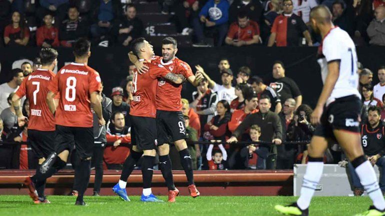 El Rojo debutó con un empate en Rosario en el que Gigliotti fue figura.