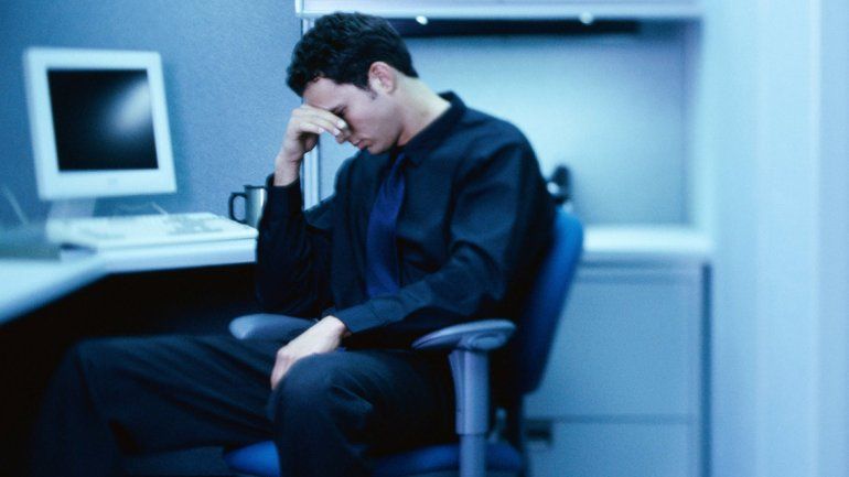 Lo ideal es poder tomar al menos dos períodos por año de vacaciones. Estudios afirman que eso disminuye