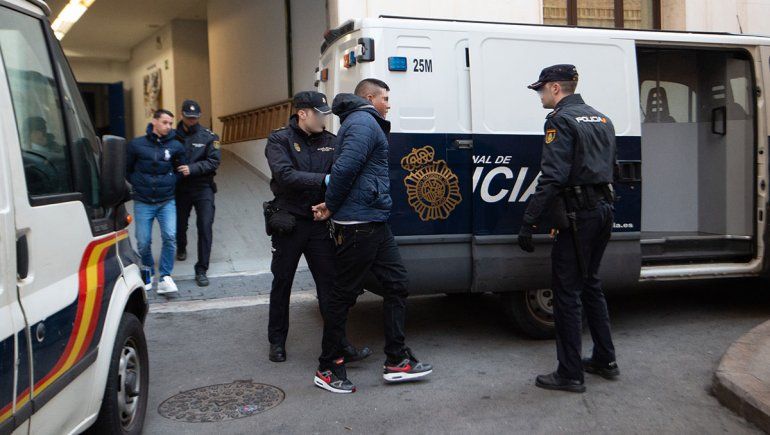 Polémica por violación en manada a tres turistas en España