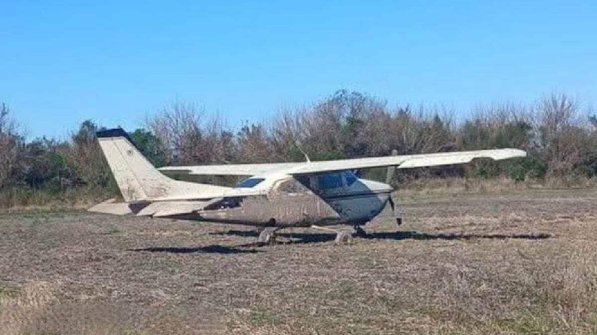 Hallaron una avioneta abandonada en Santa Fe y analizan una posible conexión con el narcotráfico