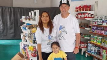 Rogelio y su familia en Casa Don Rogelio, el almacén que abrieron en Gualjaina, Chubut. Rogelio y su familia en Casa Don Rogelio, el almacén que abrieron en Gualjaina, Chubut.