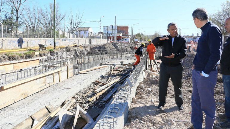 El intendente Horacio Quiroga recorrió ayer los avances de la obra.