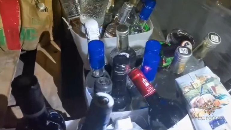 Murieron al menos 25 personas por intoxicación con alcohol adulterado con metanol en Rusia.
