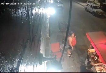 Viral: una nena dejó a su mamá sin pantalones en plena calle