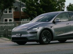 Elon Musk finalmente lanzó el robotaxi de Tesla