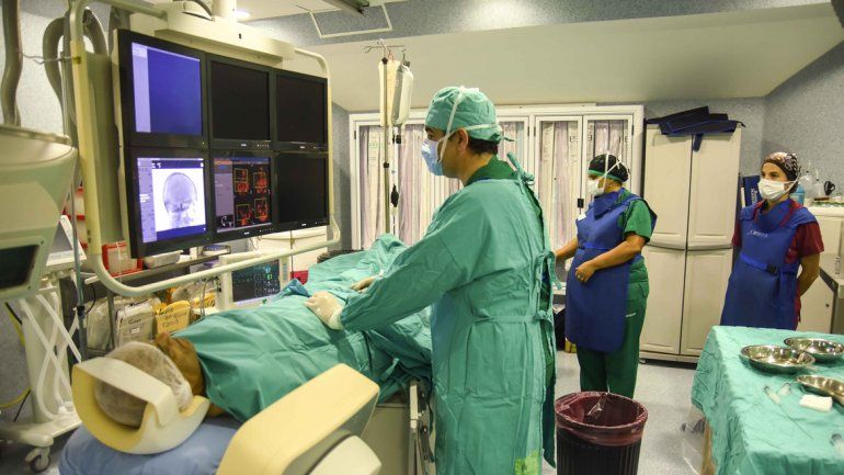 La Clínica de Imágenes cuenta con un equipo de cirujanos y una sala híbrida para las cirugías asistidas por el método endovenoso. El equipo trabaja en la prevención de distintas patologías.