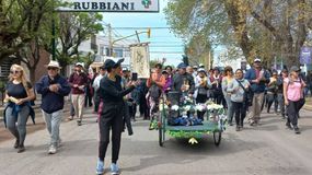 Una multitud peregrinó este domingo en Neuquén para venerar a la Virgen de Luján