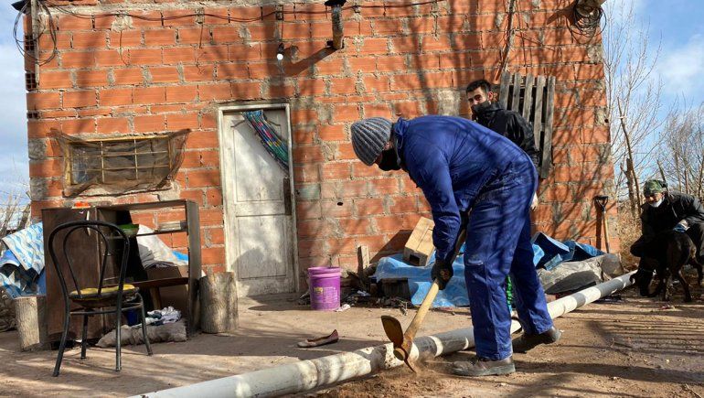 Docentes le reconstruyen la casa a una alumna en el oeste