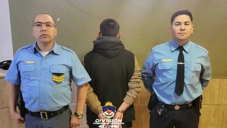 Lo atrapó la Policía cuando robaba con un arma en su mano