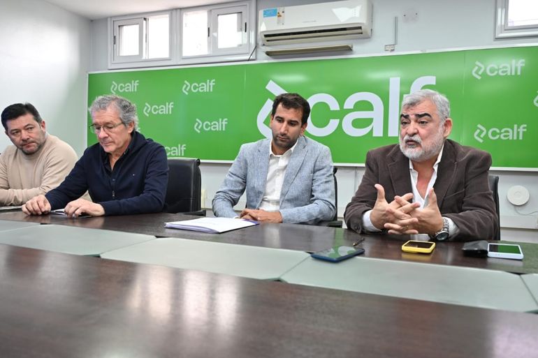 El acuerdo sumará el servicio de fibra óptica en diez barrios de Neuquén. El acuerdo sumará el servicio de fibra óptica en diez barrios de Neuquén.