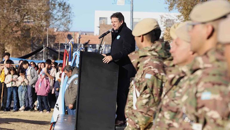 Gaido encabezó el acto del 25 de Mayo: Los neuquinos transformamos esa revolución en oportunidades