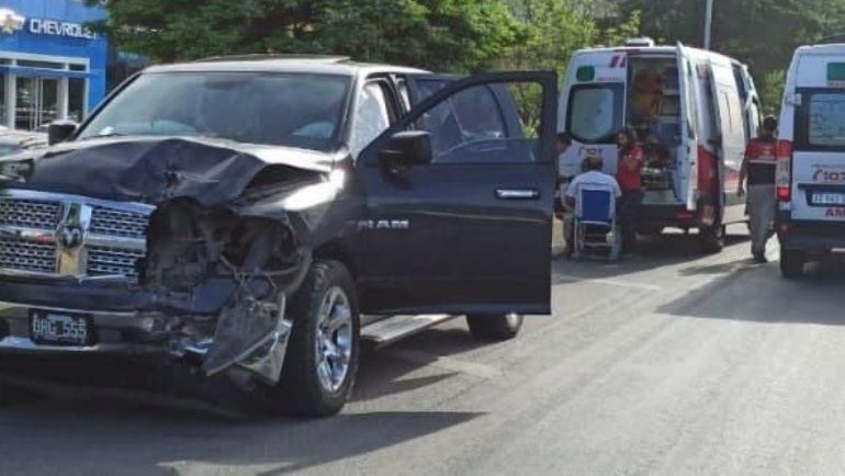 Violento choque y caos vehicular en Avenida Mosconi: qué pasó