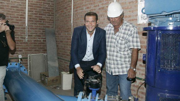 Omar Gutiérrez en la inauguración del nexo de Mari Menuco.