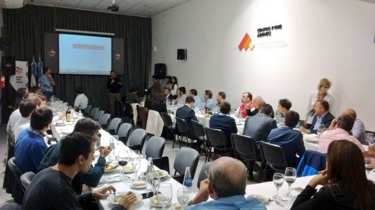 Gutiérrez despidió a empresarios que viajaron a Houston