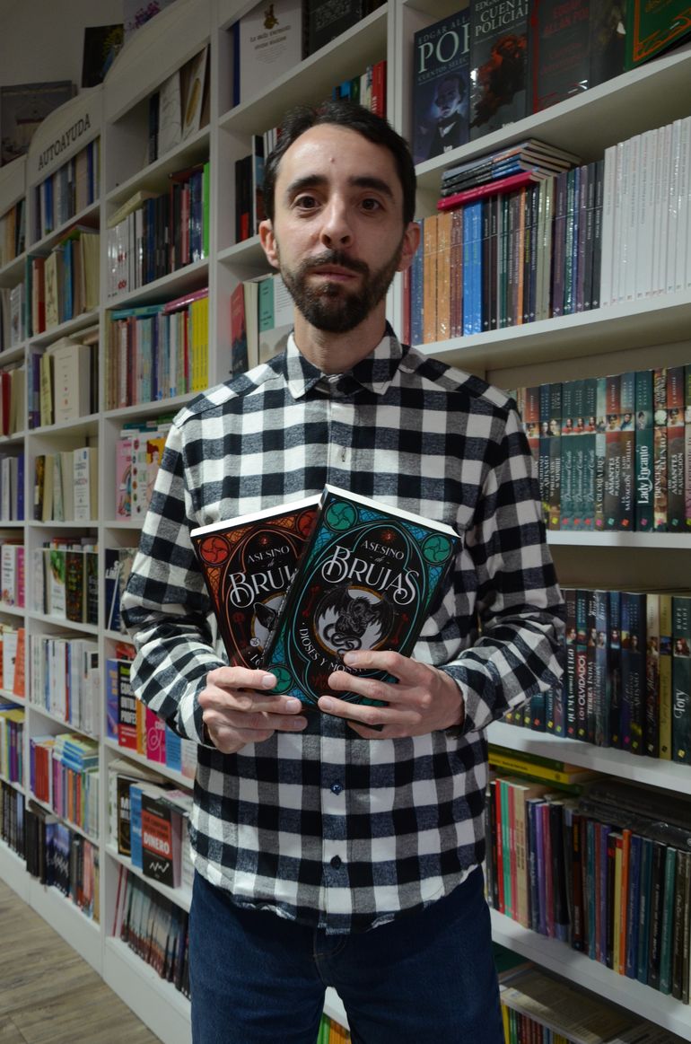 Eliseo Do Brito tiene 33 años, es analista de sistemas y se convirtió en bookstagrammer porque