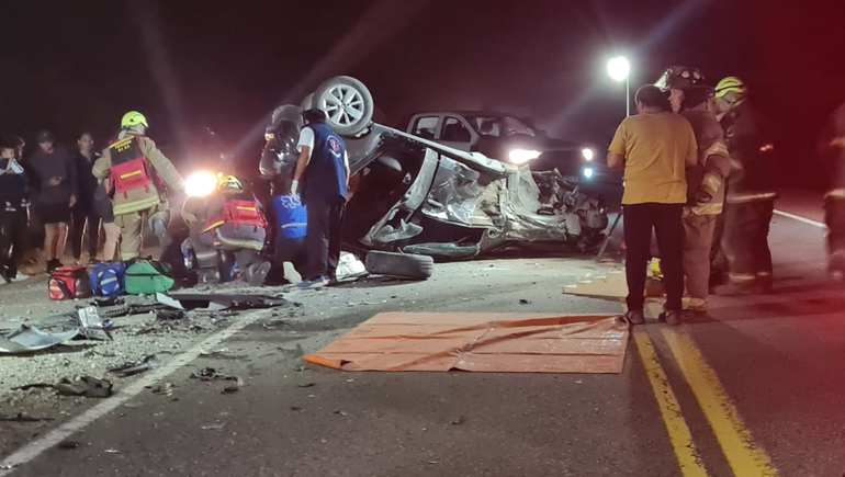 El tremendo choque y vuelco en Ruta 40 podría deberse a una maniobra de sobrepaso. El tremendo choque y vuelco en Ruta 40 podría deberse a una maniobra de sobrepaso.