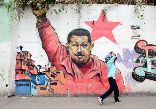 Podrían postergar la asunción de Hugo Chávez