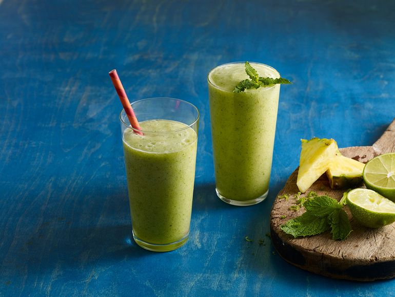 Jugo de ananá, lima y menta Jugo de ananá, lima y menta