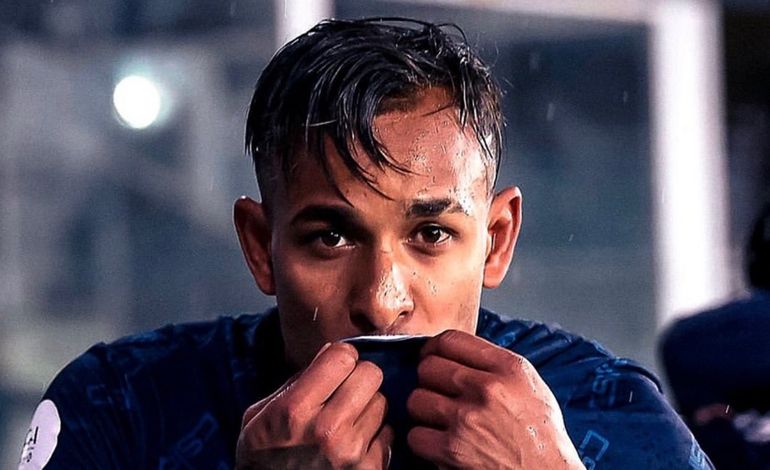 Un periodista cercano a Riquelme dice que Boca tiene abrochado a Sebastián Villa