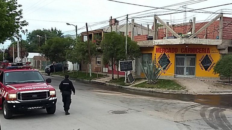 Alerta en Confluencia: se derramó el aceite de autos de una concesionaria