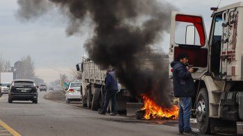 camioneros levantaron el corte en la rotonda de cipolletti camioneros levantaron el corte en la rotonda de cipolletti