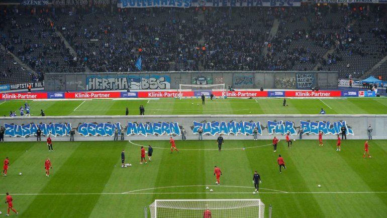 Emotivo recuerdo de la caída del muro en el fútbol alemán