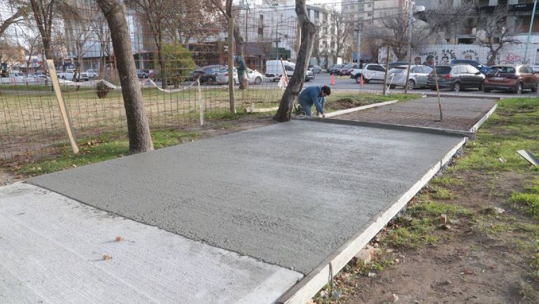 Distintos espacios verdes se renuevan en la capital neuquina. Distintos espacios verdes se renuevan en la capital neuquina.