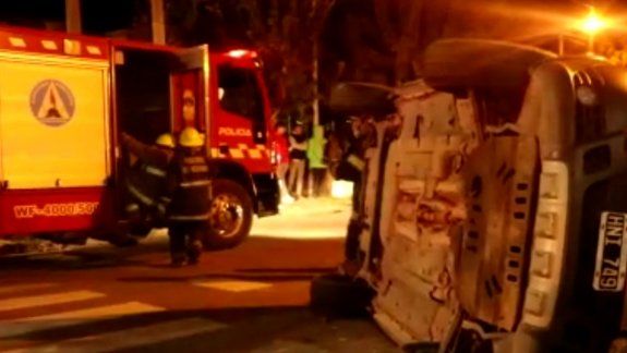 Impresionante vuelco en el oeste neuquino