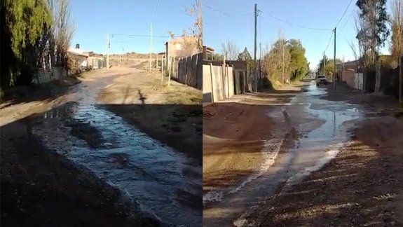 Una pérdida de agua preocupa a los vecinos de Las Perlas