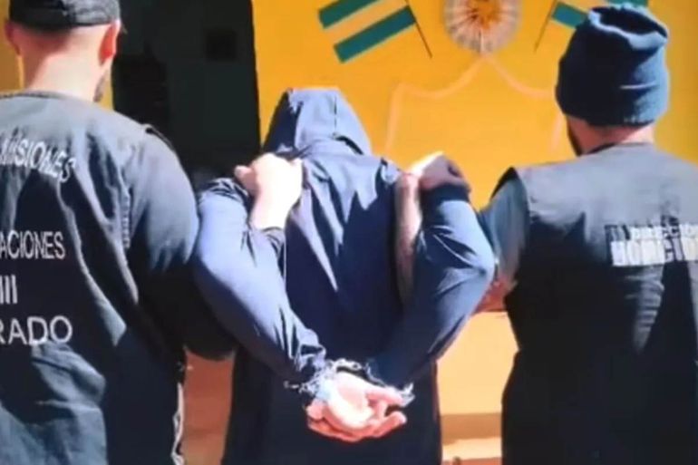 La policía de Misiones detuvo al remisero, único sospeschoso del femicidio. La policía de Misiones detuvo al remisero, único sospeschoso del femicidio.
