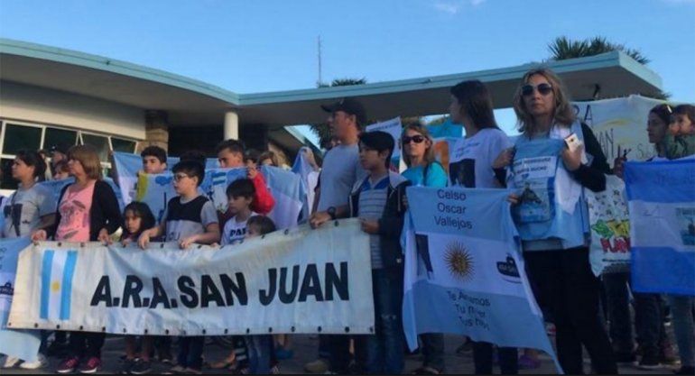Como querellantes, algunos familiares de los tripulantes que murieron en el seubmarino habían pedido que el juicio se hiciera en Mar del Plata. Como querellantes, algunos familiares de los tripulantes que murieron en el seubmarino habían pedido que el juicio se hiciera en Mar del Plata.
