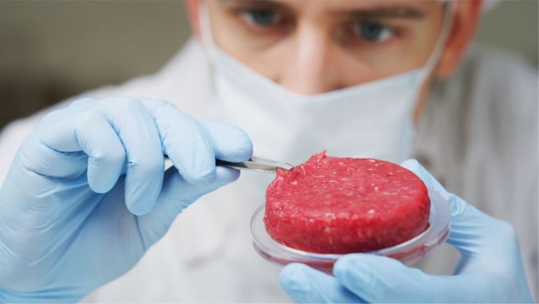 Aprueban por primera vez la venta de carne de laboratorio