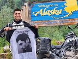 Viajó de Ushuaia a Alaska y cumplió una promesa con una remera que surgió en Chos Malal