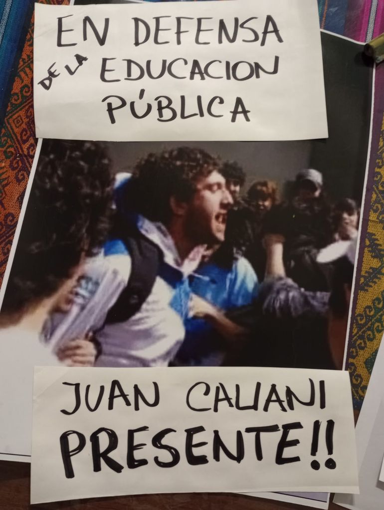La imagen de Juan Caliani, presente en las movilizaciones de este martes. La imagen de Juan Caliani, presente en las movilizaciones de este martes.